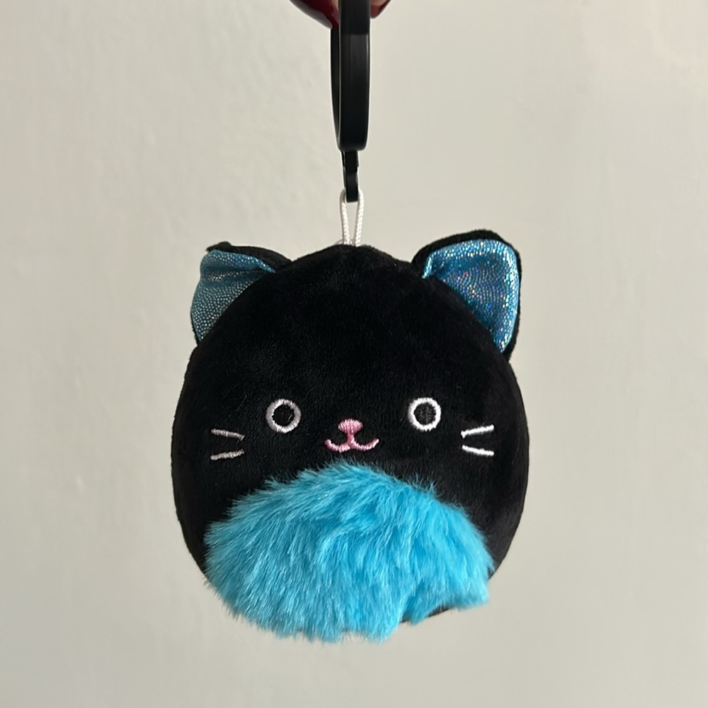 NWT Eponine the Cat 3.5” Clip Squishmallow
